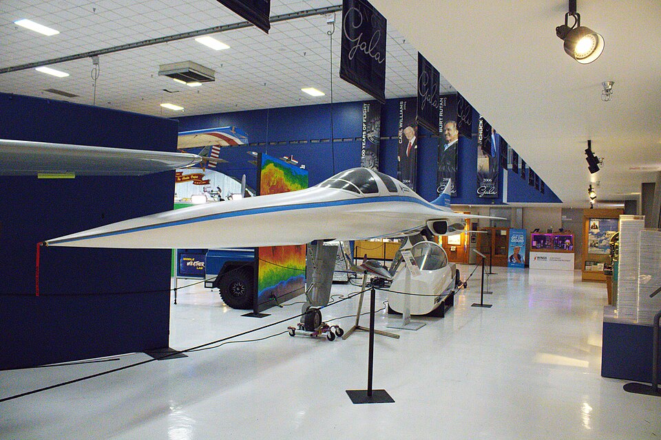 Boom XB-1 maketi (Wings Over the Rockies Müzesi)